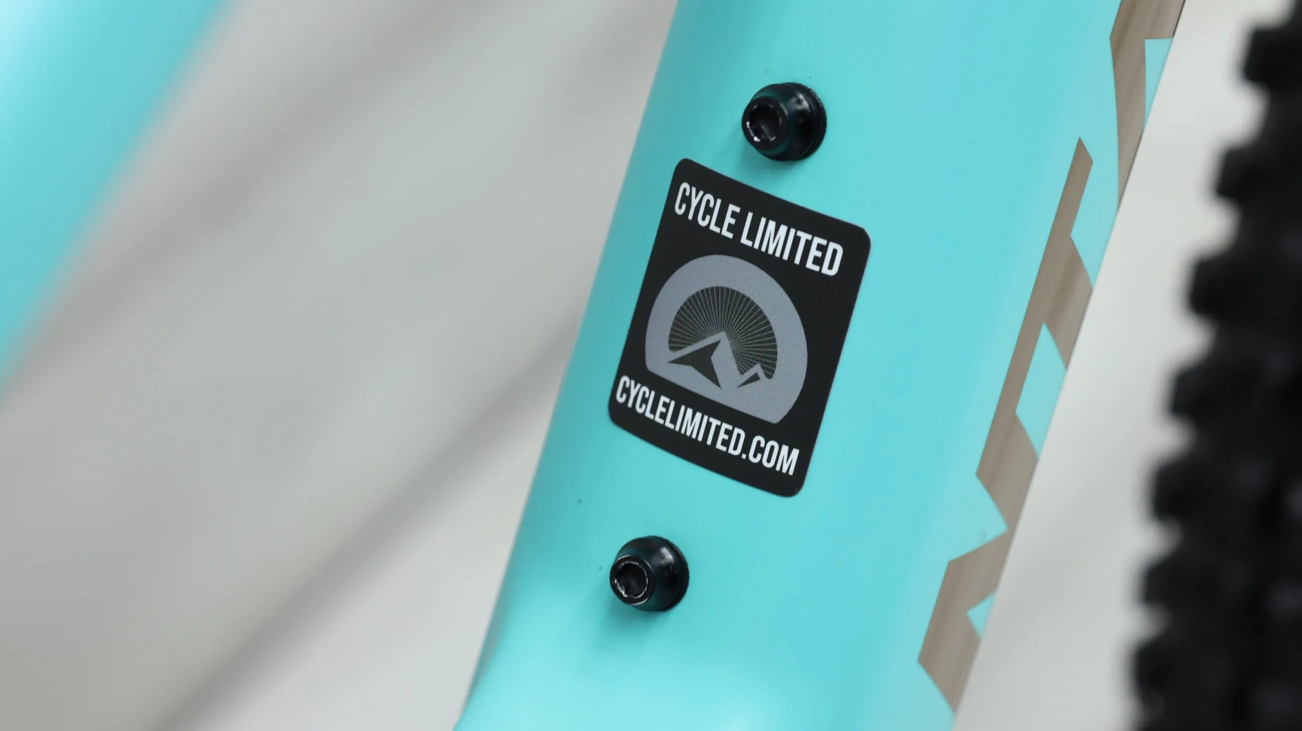 2019 Santa Cruz Bronson CC Reserve  Mountain Bike - Medium