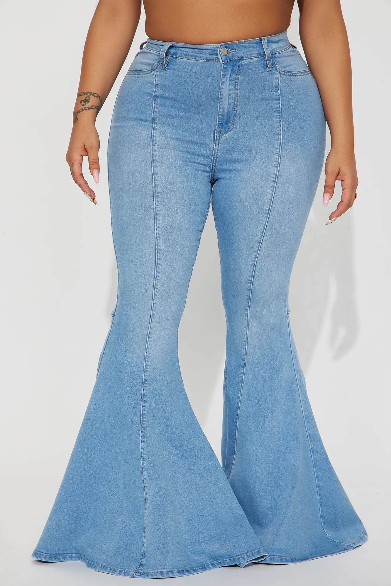 Astria Stretch Extreme Flare Jeans - Light Wash