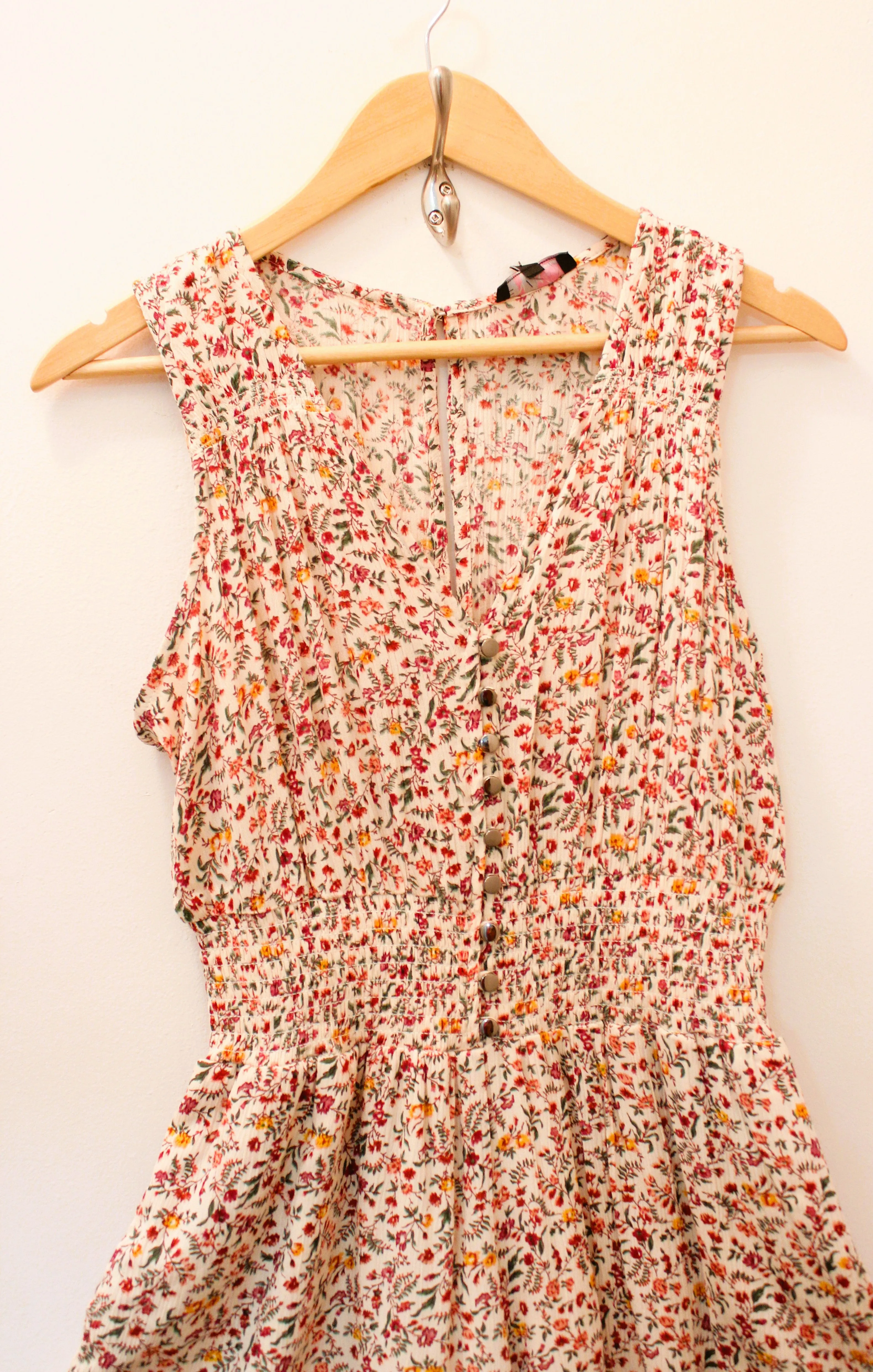 Floral Jumpsuit with metallic Button-Up V-Neckline