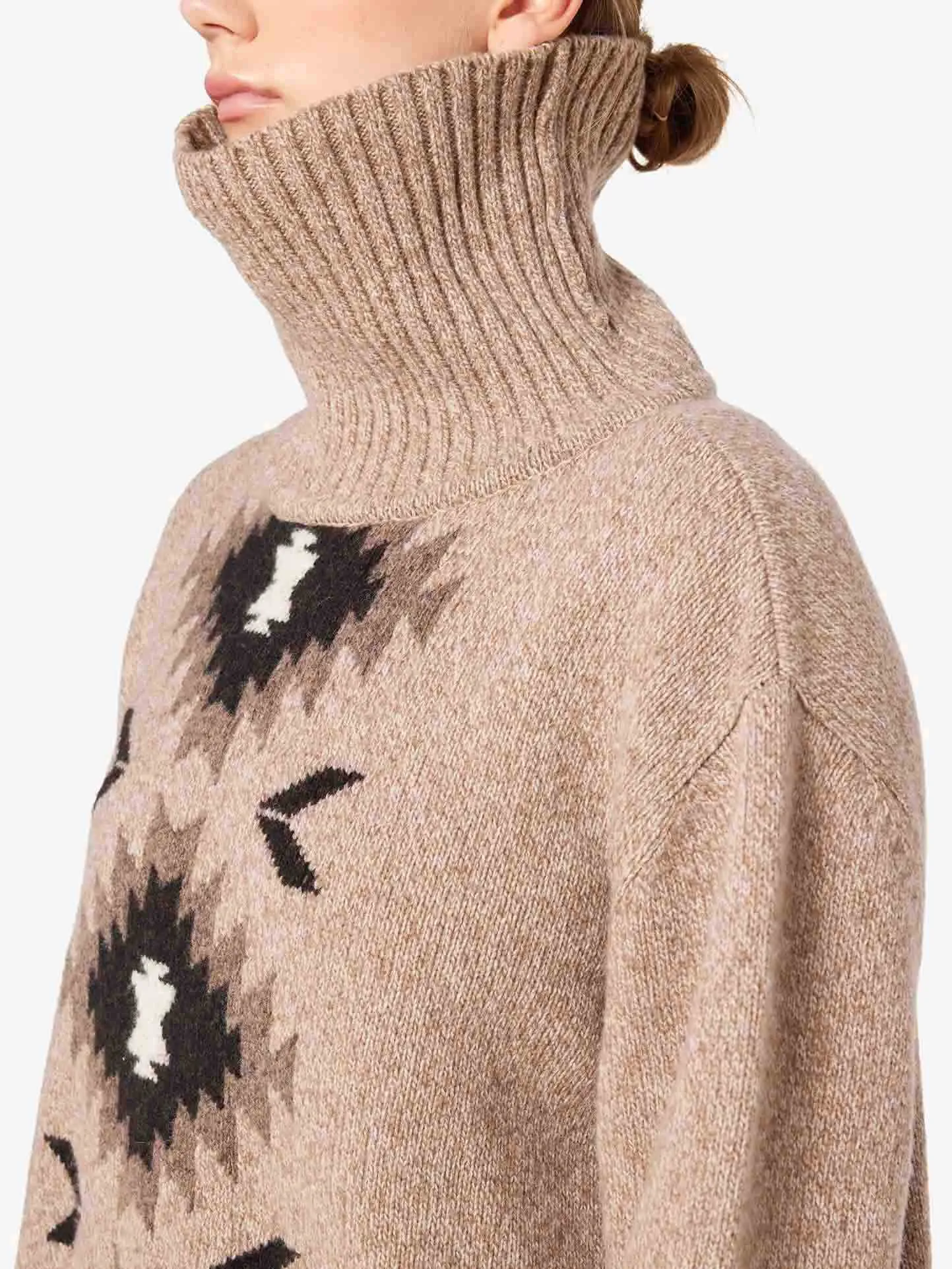 WE NORWEGIANS HOVDEN SWEATER IN SAND